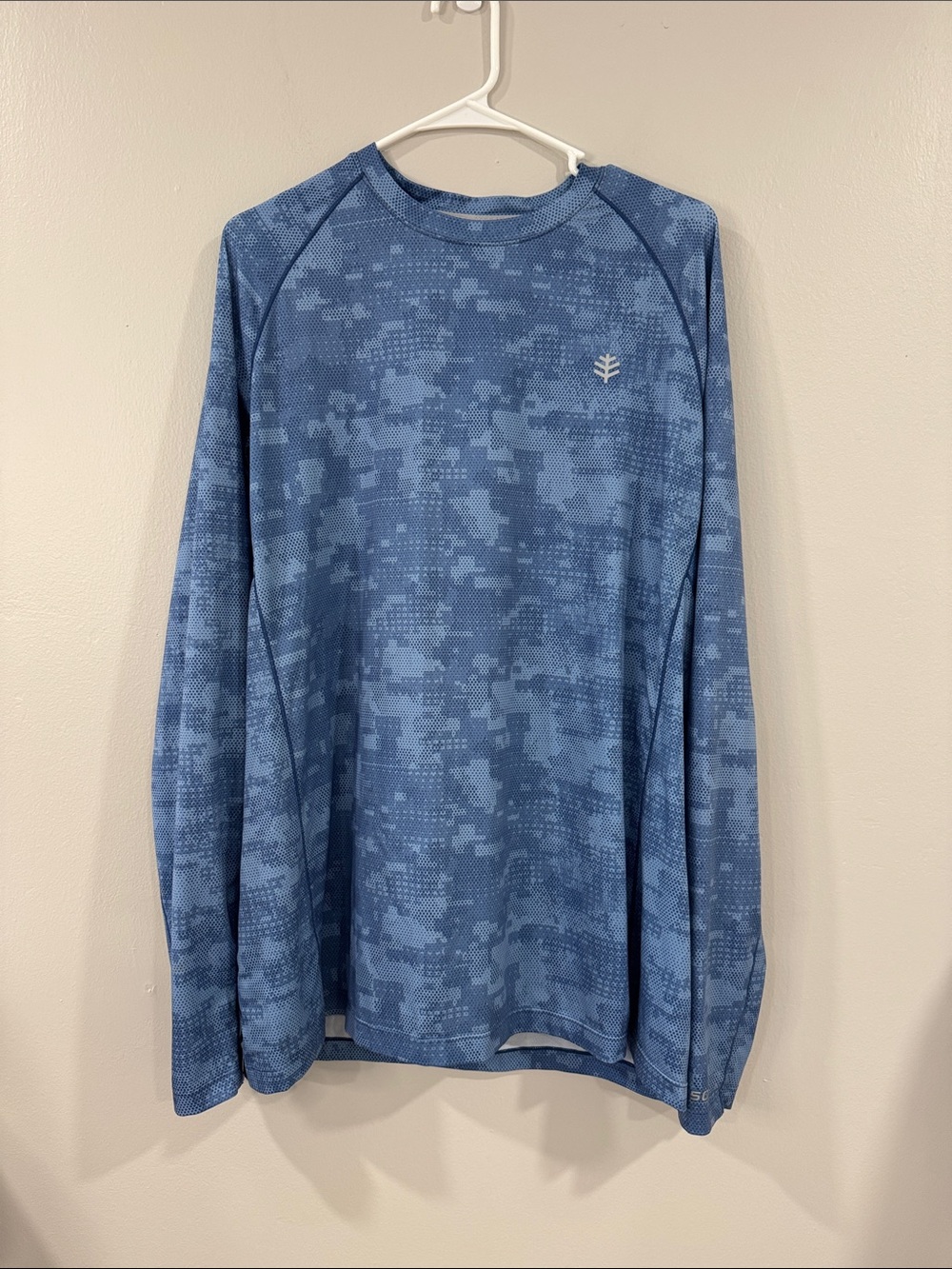 Coolibar men’s Blue Digital Camo Long Sleeve UPF 50 outdoors Performance Tee